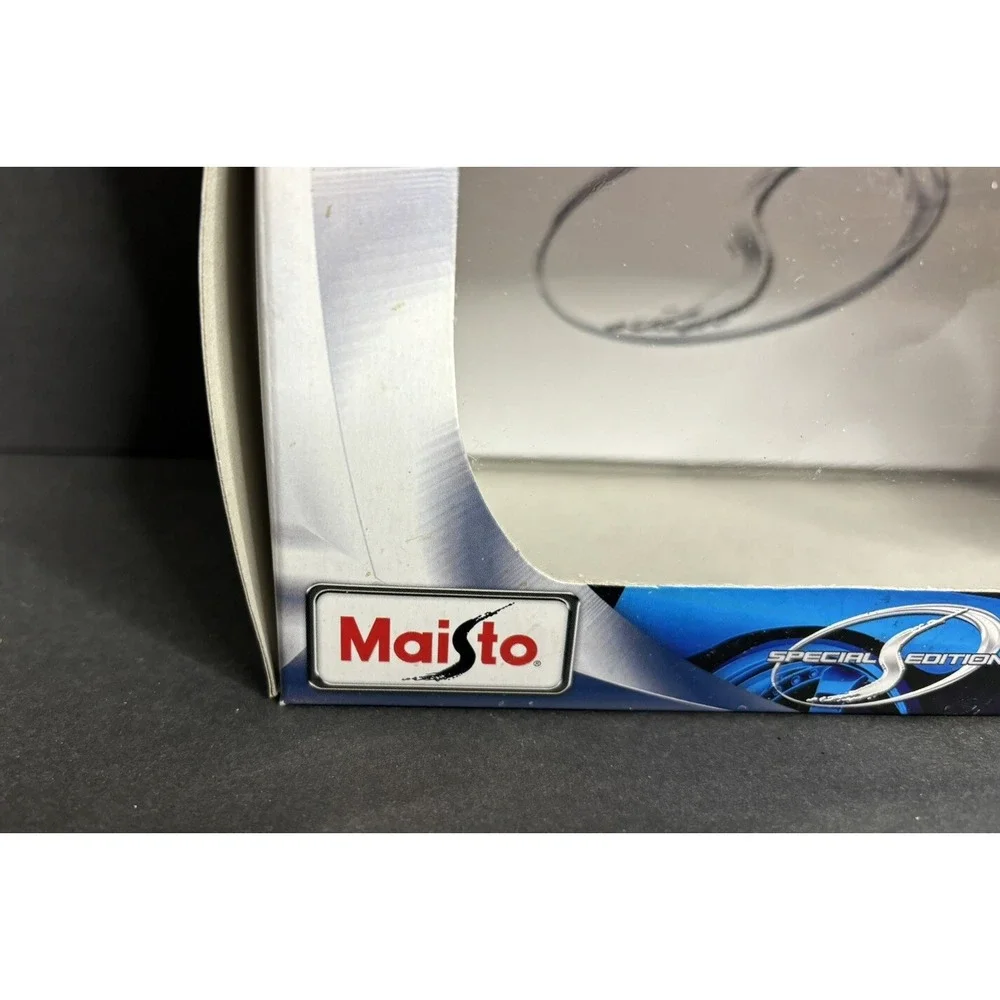 Maisto 1970 Ford Mustang Boss 302 Diecast Car Yellow 1/24 Scale #31900 with Box